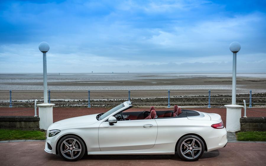  Mercedes-Benz C220 d AMG Line Cabriolet 2016 года  (UK) (фото 3 из 29)